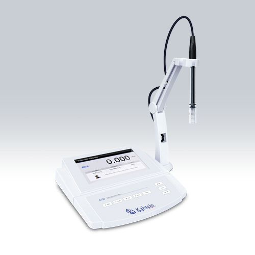 What are the steps for using and calibrating a conductivity meter?
