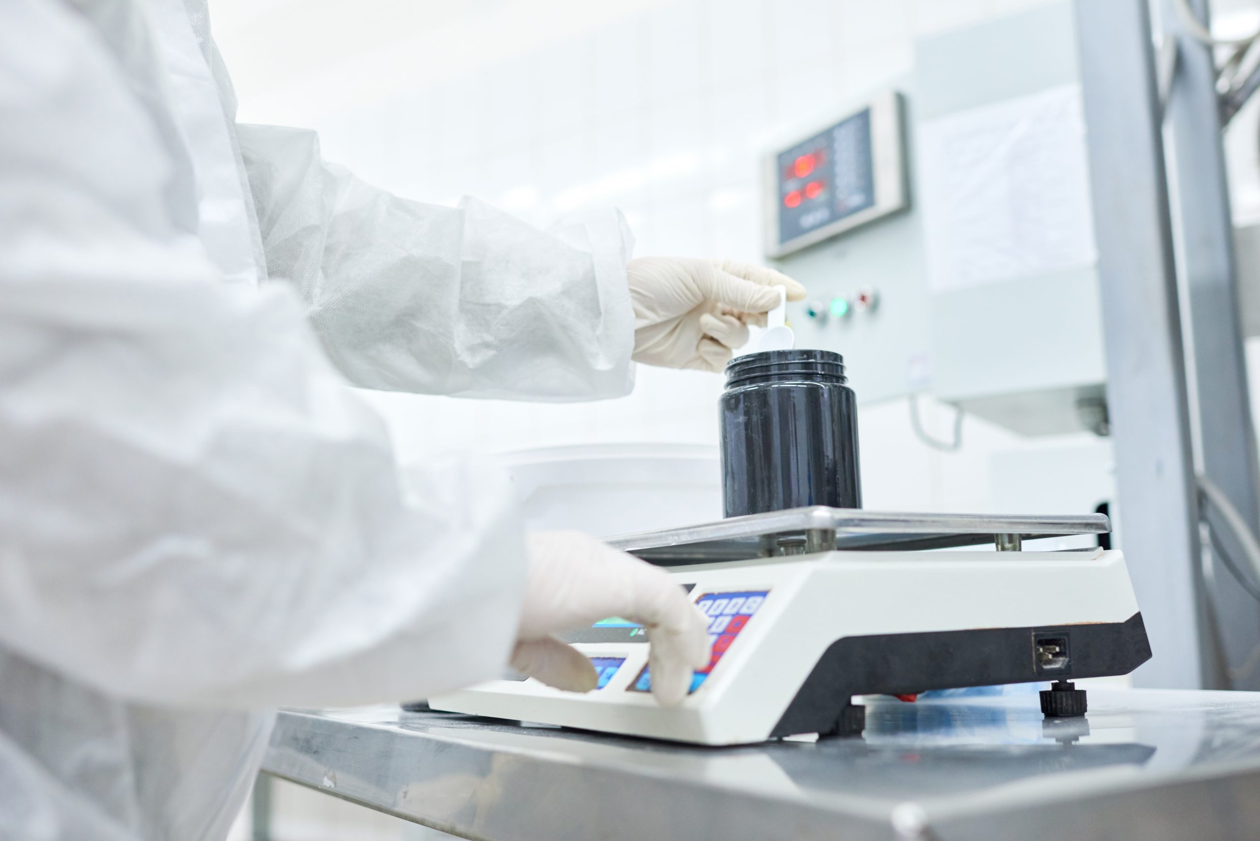 Differences between analytical and electronic balances